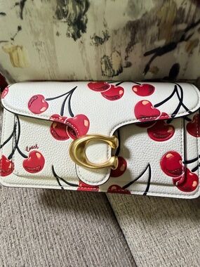Tabby 20 Cherry Print
